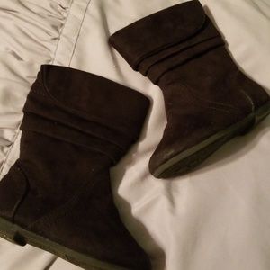 Toddler girl suede boots